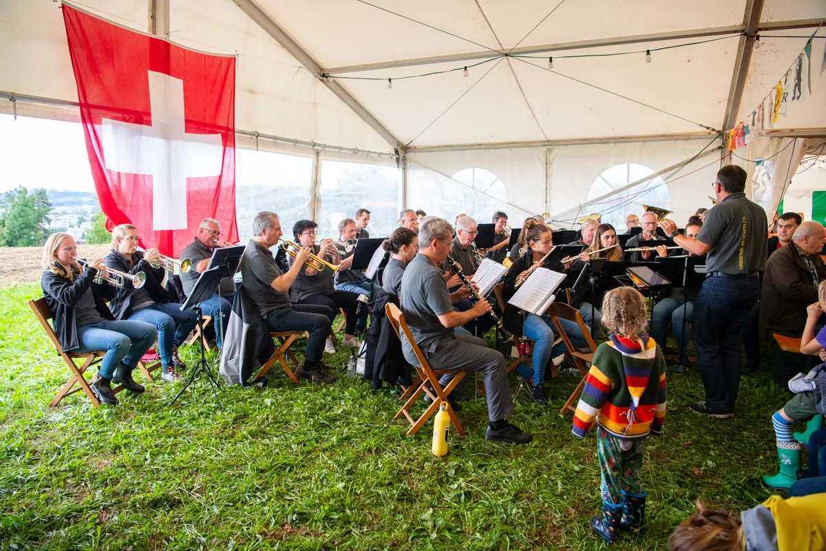 Die Harmonie Wetzikon spielte an der Feier auf.
